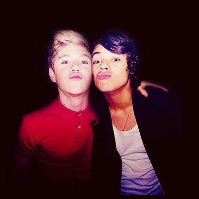  Harry and Niall's duckfaces
