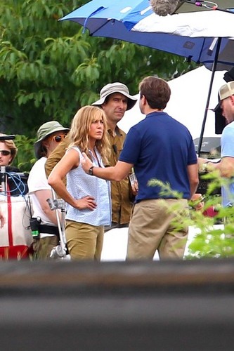  Jennifer Aniston Films 'We're the Millers' [August 20, 2012]