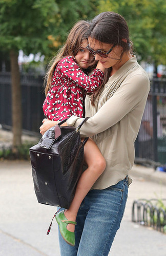 Katie And Suri Enjoy A Day At The Park [August 25, 2012]