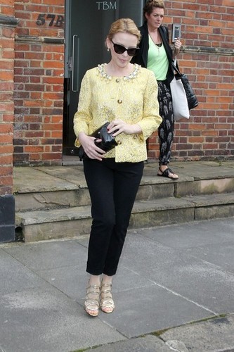 Kylie Minogue Heads to the Airport [August 2, 2012]