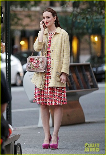  Leighton on the set of Gossip Girl on Tuesday (August 28) in NYC