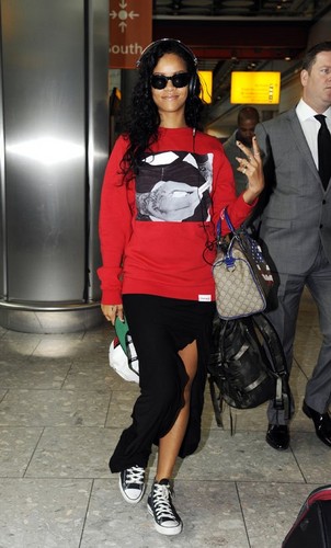 Rihanna at Heathrow Airport (August 27)