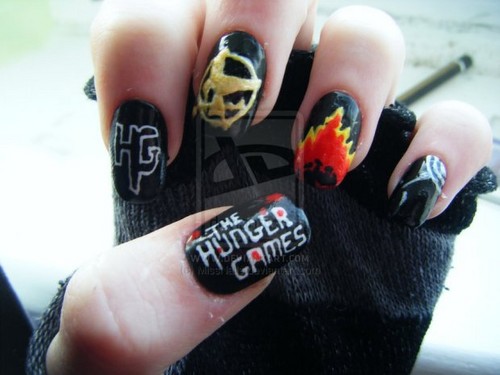  'The Hunger Games' nail art <3