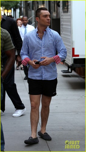  Ed on the set of Gossip Girl in NYC (August 31)