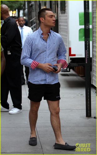  Ed on the set of Gossip Girl in NYC (August 31)