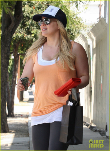 Hilary - Fitness And Shopping - August 30, 2012