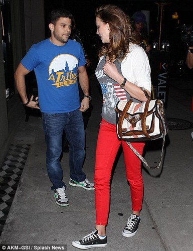 Jerry Ferrara Takes Katie Cassidy To Dinner (August 30)