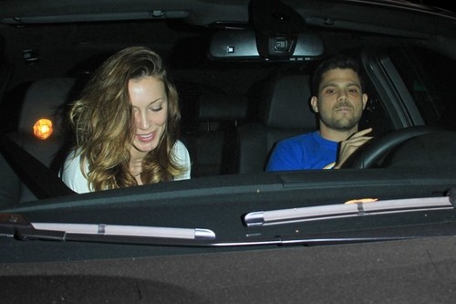  Jerry Ferrara Takes Katie Cassidy To makan malam (August 30)