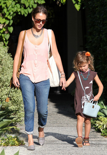 Jessica Alba Takes Honor to the Salon [August 31, 2012]