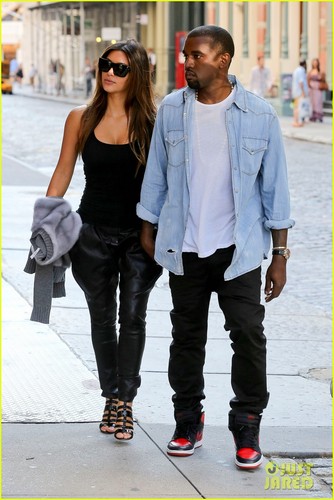 Kim & Kanye while talking a romantic stroll through New York City (August 31)