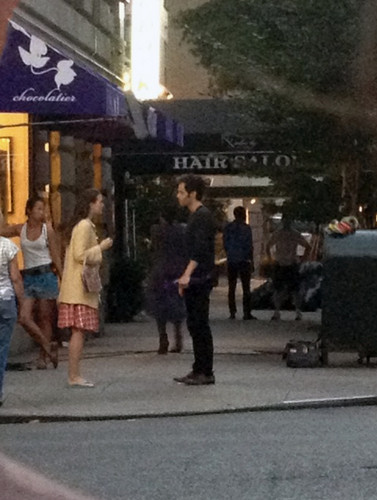 Leighton and Penn on the set of GG in NYC