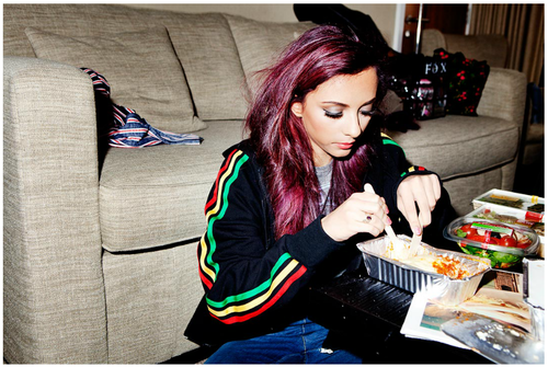  Little Mix's 写真 for their autobiography "Ready to Fly".