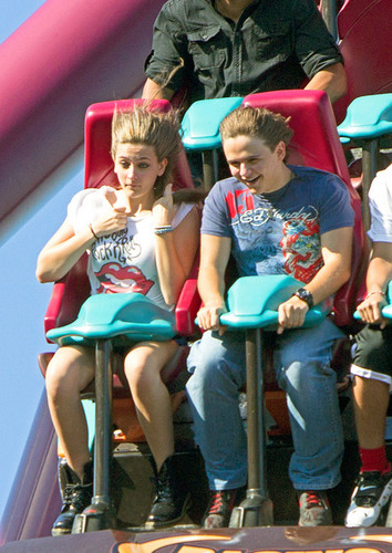 Paris Jackson and her brother Prince Jackson at Six Flags in illinois ♥♥