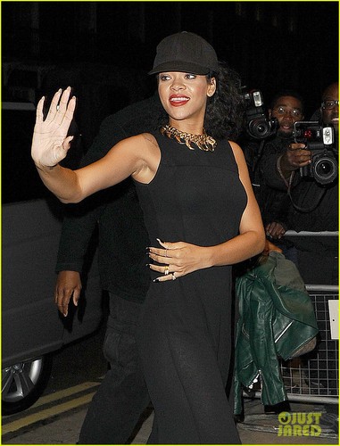 Rihanna arrives back to her hotel after a business meeting on Wednesday (August 29) in London