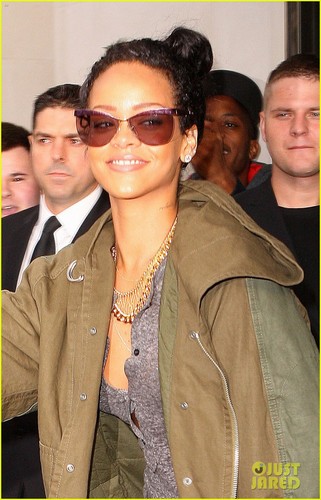 Rihanna checking out of her hotel on Saturday (September 1) in London