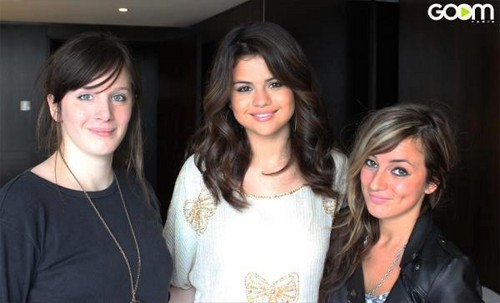 Selena Gomez today with fans at Paris. 3rd September 2012
