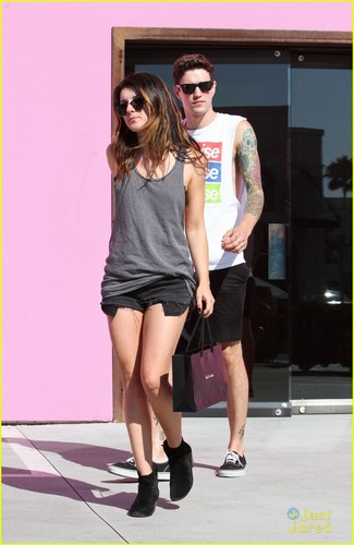  Shenae with Josh Beech on Wednesday afternoon (August 29) in West Hollywood