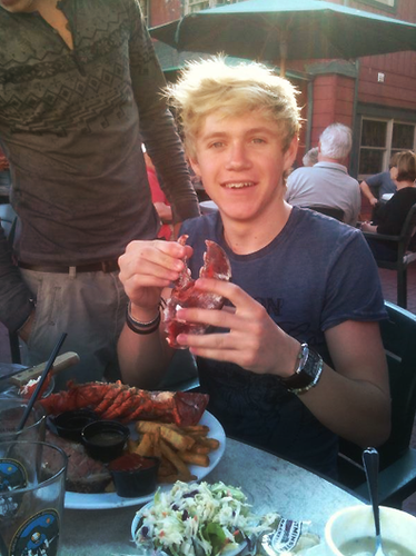  not at nando's? niall i see it in your eyes your dissapointed