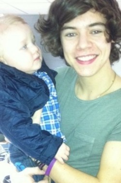Harry Styles Baby on Which Pic Of Harry And Baby Lux    Harry Styles   Fanpop