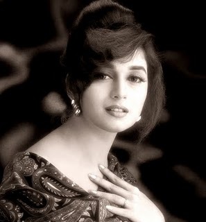  Madhuri Dixit has acted alongside Sharukh Khan in 5 movies. 4of these are Anjaam, Dil Toh Pagal Hai, Hum Tumhara Hai Sanam and Devdas. What's the fifth movie's name?