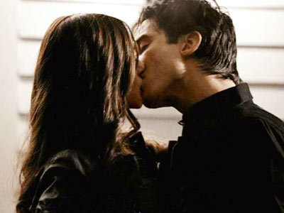 whose kissing Damon?