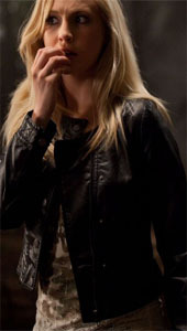  [1] Caroline: outfit from episode...