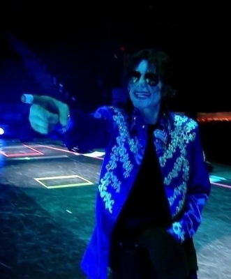  during what rehearsal does MJ complain about a "fist in his ear" ?