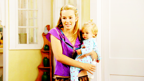  Who of this twilight actors was a guest ster in the tv toon good luck charlie, playing a interest love for Teddy Duncan?