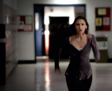  In this scene, is Elena running from Klaus, Stefan, au Rebekah?