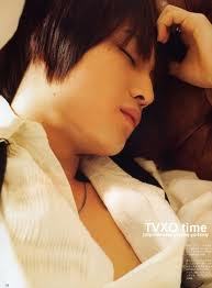 Whast does Jaejoong do in his sleep?