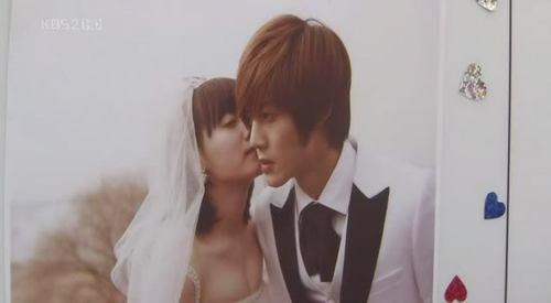  In which episode that Geum jandi and Yun jihu entered the "COUPLE WEEDING photographie contest" ?