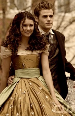  Elena hoặc Katherine??
