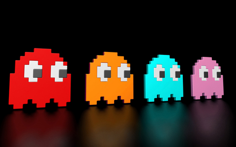  What are the names of the 4 ghosts that chase Pac-man around?