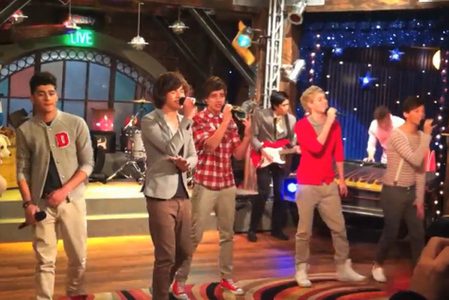  On The Episode iGo One Direction Who Is The One That Drank From Carly's Water Bottle?