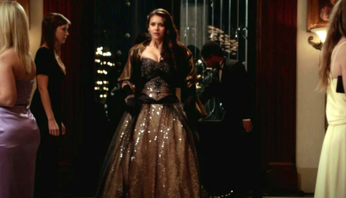  Elena dances with both Stefan and Damon in this episode? True of False?