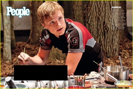  What camoflauge print was Peeta painting his arm in the Training Center?