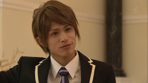  Is Yusuke's hair in Ouran Live Action (tv series) a wig oder his actual hair?