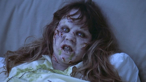  True または False? Regan, the possessed girl, dies in the film.