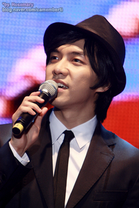 What is Lee Seung Gi debut song?