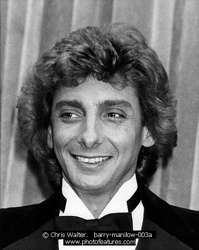  Singer/songwriter/pianist, Barry Manilow, was a featured performer in a tribute to Michael at the 1984 "American musik Awards"