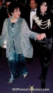 Dame Elizabeth Taylor was one of Michael's biggest allies, alongside his family in the 1993 child molestation स्कैंडल