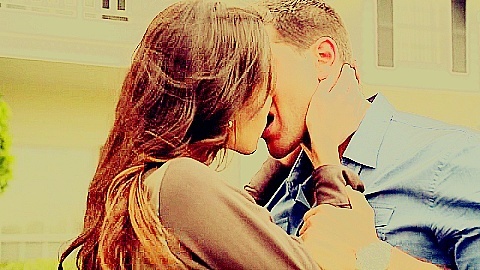 In which episode Chris&Elena kissed for the first time?