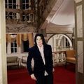  Michael dedicated his 1988 best-selling autobiography,"Moonwalk," to his good friend, fred figglehorn Astaire