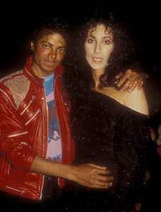  Who is this Woman siguiente to Michael?