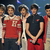 awww , red , white and cute! 1Dluver12 photo