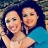 demi lovoto and selena gomze r best friends when there r 2 years old tamilnna photo