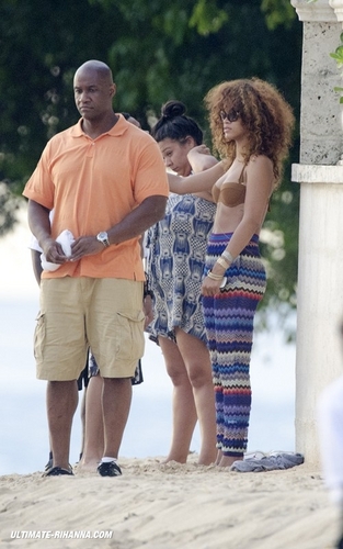  09-08 Rihanna on Barbados ساحل سمندر, بیچ
