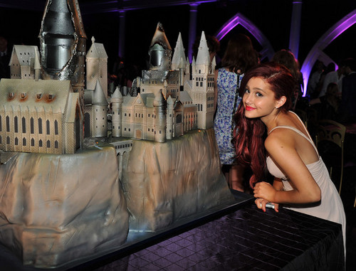 Ariana Grande at the Harry Potter Primere