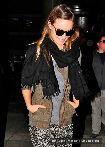 Arrives into LAX Airport [August 12, 2011]