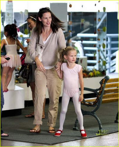  Jennifer Garner: Dance Class with Violet!